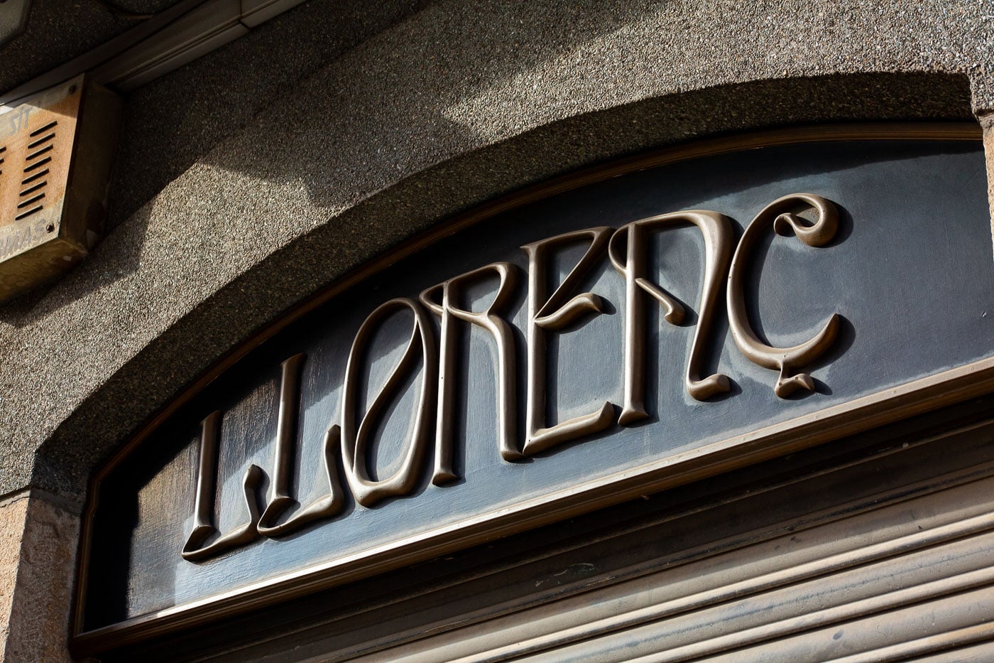 rètol antic comerç llorenç de sabadell